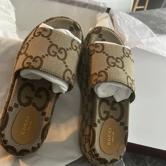 Gucci | Shoes | Gucci Beige And Brown Monogram Sandals  display picture 3